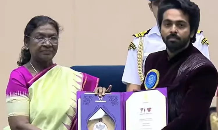 71வது தேசிய திரைப்பட விருதுகள்:   சிறந்த இசையமைப்பாளர் விருது பெற்ற ஜி.வி.பிரகாஷ்