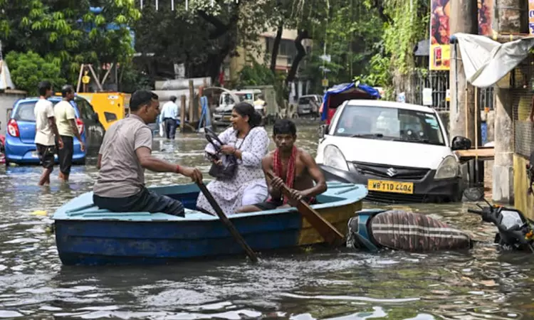 மேற்கு வங்காளத்தில் வெளுத்து வாங்கிய கனமழை; 10 பேர் பலி