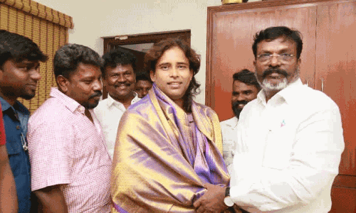 திருமாவளவனை சந்தித்து வாழ்த்து பெற்ற தண்டகாரண்யம் படக்குழு