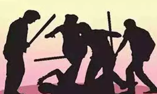 மதுரை: விடுதியில் ஐ.டி.ஐ. மாணவர் மீது தாக்குதல் - பாதுகாவலர் சஸ்பெண்ட் மதுரை: விடுதியில் ஐ.டி.ஐ. மாணவர் மீது தாக்குதல் - பாதுகாவலர் சஸ்பெண்ட்