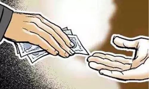 வாரிசு சான்றிதழ் வழங்க லஞ்சம்: கையும் களவுமாக சிக்கிய வி.ஏ.ஓ