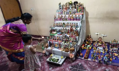 திருவள்ளூரில் நவராத்திரி விழா ஆரம்பம்... களைகட்டிய கொலு வழிபாடு