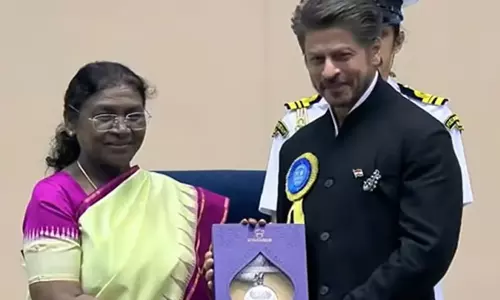 71வது தேசிய திரைப்பட விருதுகள்: சிறந்த நடிகர் விருது பெற்ற ஷாருக்கான் 71வது தேசிய திரைப்பட விருதுகள்: சிறந்த நடிகர் விருது பெற்ற ஷாருக்கான்