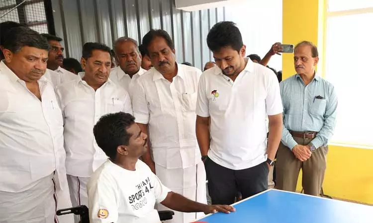 மதுரை மாவட்ட விளையாட்டு மைதானம் புதுப்பிக்கும் பணி: உதயநிதி ஸ்டாலின் நேரில் ஆய்வு மதுரை மாவட்ட விளையாட்டு மைதானம் புதுப்பிக்கும் பணி: உதயநிதி ஸ்டாலின் நேரில் ஆய்வு