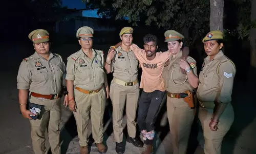 உ.பி.: தேடப்படும் குற்றவாளியை சுற்றி வளைத்து... பெண் போலீஸ் படையின் முதல் என்கவுன்ட்டர்