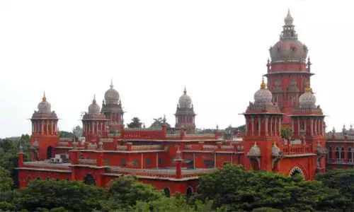 விசாரணை கைதி மரணமடைந்த வழக்கில் எஸ்.ஐ., இரு தலைமை காவலர்களுக்கு ஆயுள் தண்டனை விசாரணை கைதி மரணமடைந்த வழக்கில் எஸ்.ஐ., இரு தலைமை காவலர்களுக்கு ஆயுள் தண்டனை