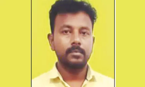 பட்டா பெயர் மாற்ற ரூ.25 ஆயிரம் லஞ்சம் வாங்கிய  கிராம நிர்வாக அலுவலர் கைது