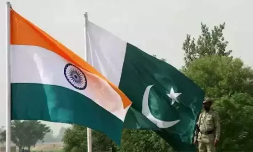 சொந்த நாட்டு மக்களை பாகிஸ்தான் குண்டு வீசி கொல்கிறது - இந்தியா குற்றச்சாட்டு