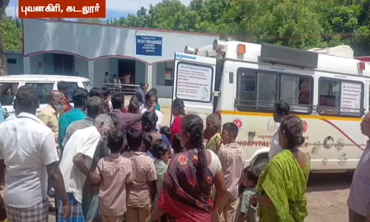 மாணவர்களுக்கு வழங்கப்பட்ட உணவில் பல்லி; பெற்றோர் கடும் வாக்குவாதம் - கடலூரில் பரபரப்பு