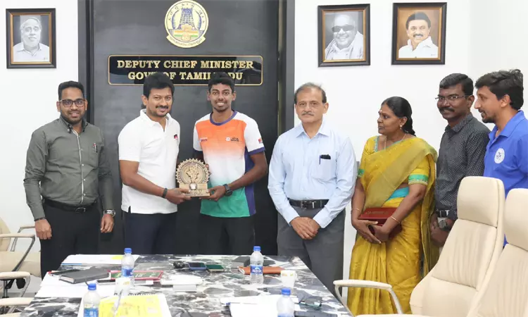 ஸ்பீட் ஸ்கேட்டிங்கில் தங்கப் பதக்கம் வென்ற முதல் இந்திய வீரர் ஆனந்த்குமார் - உதயநிதி ஸ்டாலின் வாழ்த்து