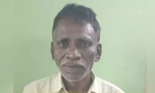 திண்டுக்கல்: தபால் அலுவலகத்தில் ரூ.52 லட்சம் கையாடல்- அஞ்சல் அலுவலர் கைது திண்டுக்கல்: தபால் அலுவலகத்தில் ரூ.52 லட்சம் கையாடல்- அஞ்சல் அலுவலர் கைது