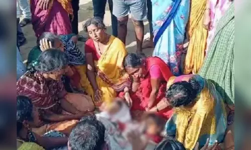 மனைவியின் நடத்தையில் சந்தேகம்: 2 குழந்தைகளை கோடரியால் வெட்டிக் கொன்ற கொடூர தந்தை