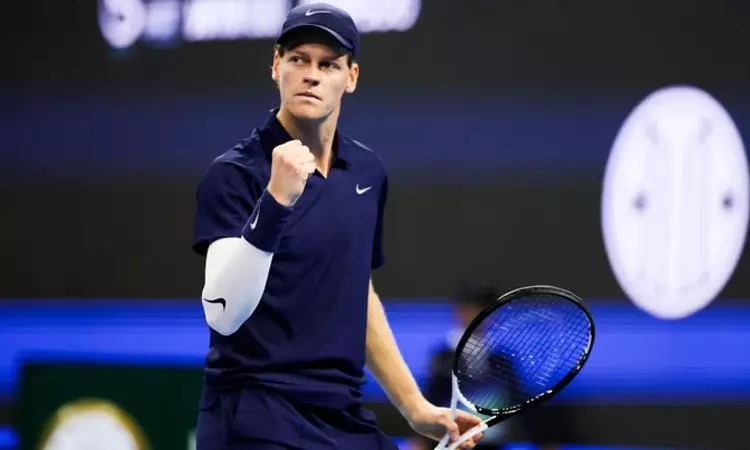 சீன ஓபன் டென்னிஸ்: ஜானிக் சினெர் எளிதில் வெற்றி