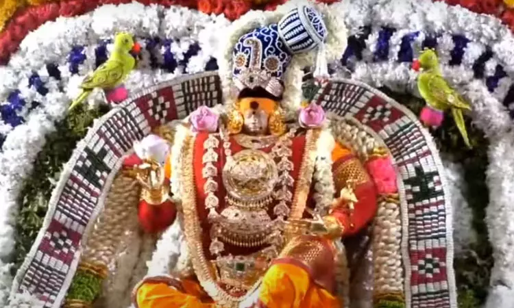 குலசை தசரா விழா.. பார்வதி திருக்கோலத்தில் முத்தாரம்மன் வீதிஉலா- திரளான பக்தர்கள் தரிசனம்