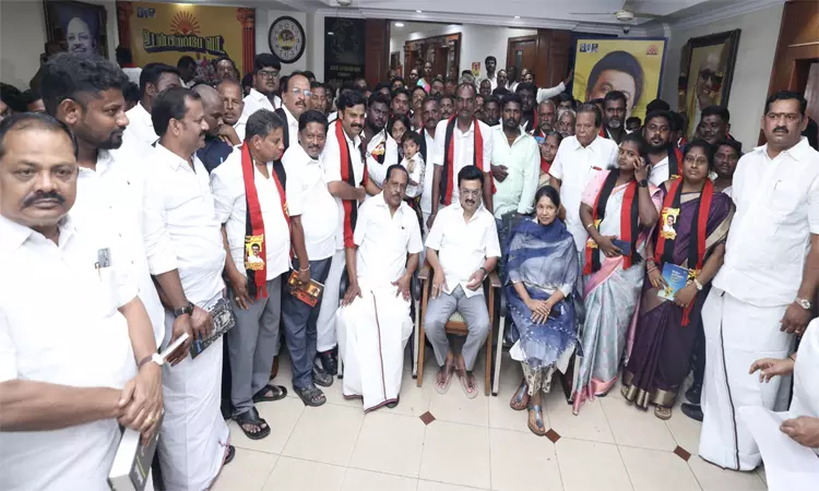 அதிமுக, பாஜக, பாமக நிர்வாகிகள் 70-க்கும் மேற்பட்டோர் திமுகவில் இணைந்தனர் அதிமுக, பாஜக, பாமக நிர்வாகிகள் 70-க்கும் மேற்பட்டோர் திமுகவில் இணைந்தனர்