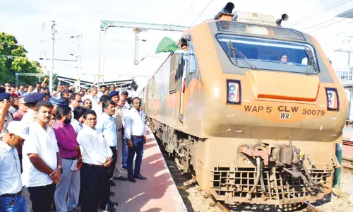 தமிழ்நாட்டில் முதல் முறையாக இயக்கப்படும் ‘அம்ரித் பாரத்’ ரெயில் தமிழ்நாட்டில் முதல் முறையாக இயக்கப்படும் ‘அம்ரித் பாரத்’ ரெயில்