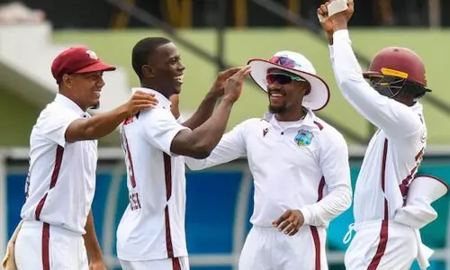 இந்தியாவுக்கு எதிரான டெஸ்ட் தொடர்: நட்சத்திர வேகப்பந்து வீச்சாளர் விலகல்.. வெஸ்ட் இண்டீசுக்கு பலத்த பின்னடைவு இந்தியாவுக்கு எதிரான டெஸ்ட் தொடர்: நட்சத்திர வேகப்பந்து வீச்சாளர் விலகல்.. வெஸ்ட் இண்டீசுக்கு பலத்த பின்னடைவு