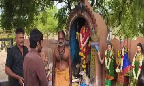 குலதெய்வ கோயிலில் குடும்பத்துடன் வழிபாடு செய்த நடிகர் தனுஷ்