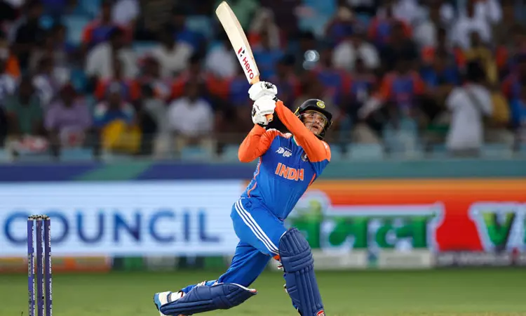 ஆசிய கோப்பை வரலாற்றில் முதல் வீரராக மாபெரும் சாதனை படைத்த அபிஷேக் சர்மா