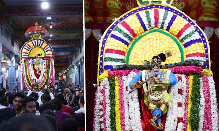 குலசை தசரா விழா: நவநீத கிருஷ்ணர் திருக்கோலத்தில் முத்தாரம்மன் இன்று வீதிஉலா