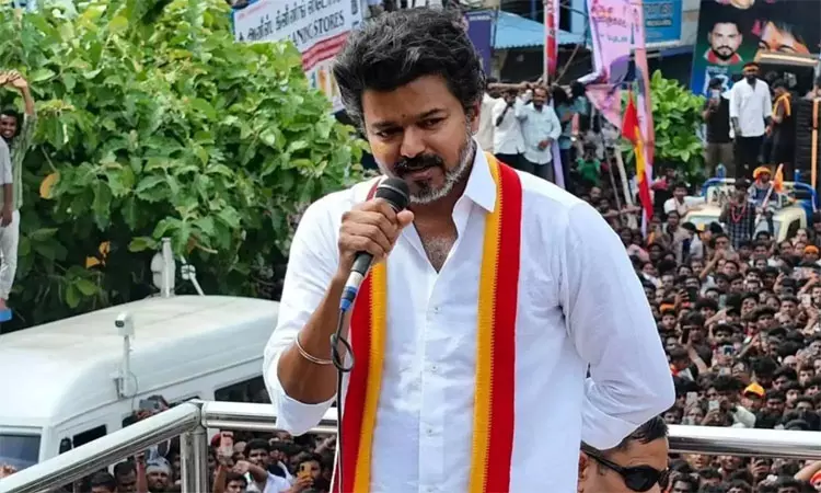 தனி விமானத்தில் திருச்சி சென்றடைந்தார் விஜய்  ... ... கரூர்:  விஜய் பிரசார கூட்ட நெரிசலில் சிக்கி 10 பேர் பலி