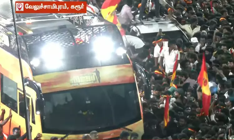 கரூரில் விஜய் பிரசார பகுதியில் மின்தடை  கரூரில்... ... கரூர்:  விஜய் பிரசார கூட்ட நெரிசலில் சிக்கி 10 பேர் பலி