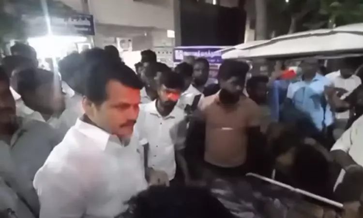 கரூர் அரசு மருத்துவமனைக்கு நேரில் சென்ற செந்தில் பாலாஜி