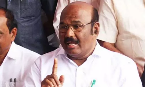 அண்ணா, எம்.ஜி.ஆர். பற்றி சர்ச்சை கருத்து: சீமானுக்கு ஜெயக்குமார் கண்டனம்