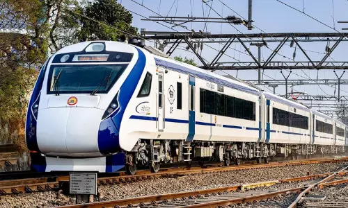 சென்னை - ராமேசுவரம் இடையே வந்தே பாரத் ரெயில் சேவை - தெற்கு ரெயில்வே திட்டம் சென்னை - ராமேசுவரம் இடையே வந்தே பாரத் ரெயில் சேவை - தெற்கு ரெயில்வே திட்டம்