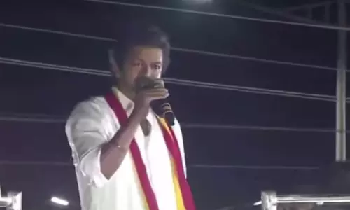 செந்தில் பாலாஜியை பெயர் குறிப்பிடாமல் கடுமையாக விமர்சித்த விஜய் செந்தில் பாலாஜியை பெயர் குறிப்பிடாமல் கடுமையாக விமர்சித்த விஜய்