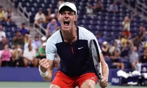 சீனா ஓபன் டென்னிஸ்: ஜானிக் சின்னெர் காலிறுதிக்கு முன்னேற்றம்