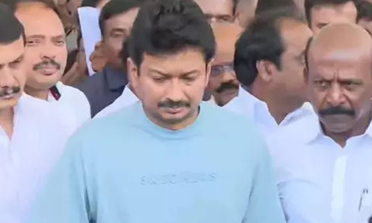 தலைவர்கள் குறித்த நேரத்தில் வரவேண்டும் - உதயநிதி