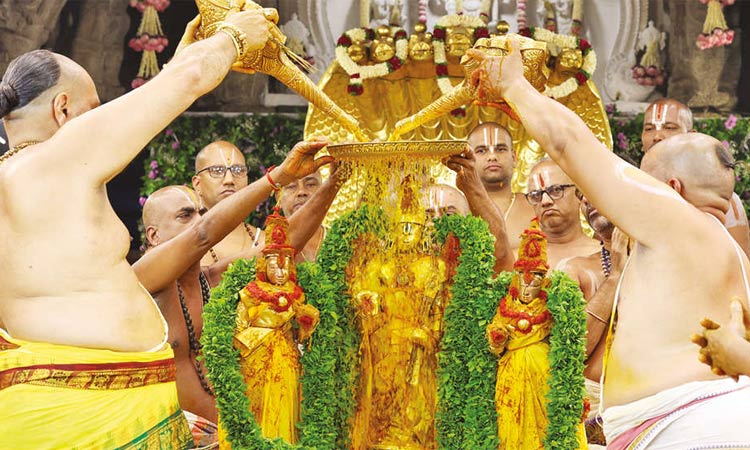 திருப்பதியில் ஸ்ரீதேவி, பூதேவி சமேத மலையப்பசாமிக்கு ஸ்நாபன திருமஞ்சனம்