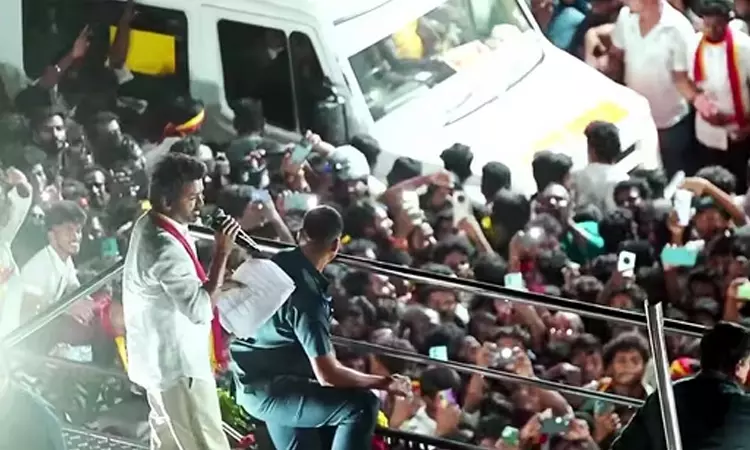 கூட்டத்தில் கற்கள் வீசப்பட்டன: சதி நடந்துள்ளது...தவெக புகார்