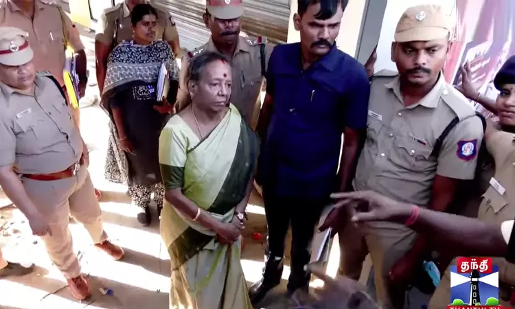 கரூர் துயர சம்பவம்: வேலுச்சாமிபுரத்தில் அருணா ஜெகதீசன் நேரில் ஆய்வு கரூர் துயர சம்பவம்: வேலுச்சாமிபுரத்தில் அருணா ஜெகதீசன் நேரில் ஆய்வு