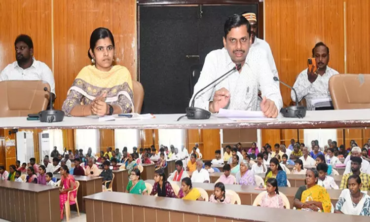 எந்த சிக்கல்கள் இருந்தாலும் மாணவர்கள் படிப்பை நிறுத்தக்கூடாது: தூத்துக்குடி கலெக்டர் வேண்டுகோள்