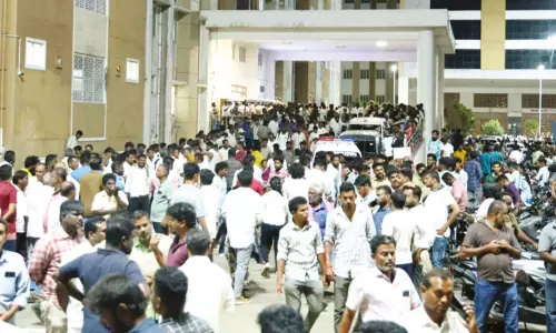 கரூர் கூட்ட நெரிசல்: உயிரிழந்தவர்களில் ஒரு பெண் மட்டும் அடையாளம் காணப்படவில்லை - மாவட்ட கலெக்டர்
