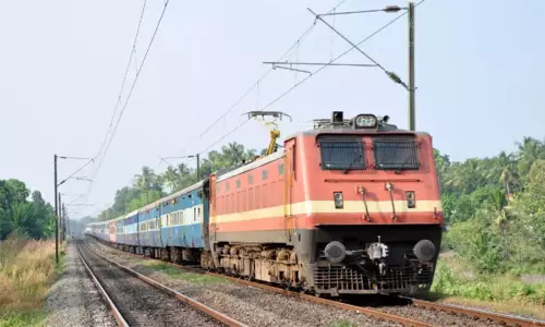 அதிர்ச்சி தகவல்.. கஞ்சா கடத்தலுக்காக ரெயிலை பயன்படுத்தும் மர்ம நபர்கள் அதிர்ச்சி தகவல்.. கஞ்சா கடத்தலுக்காக ரெயிலை பயன்படுத்தும் மர்ம நபர்கள்