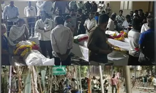 விஜய் பிரசாரம்: கரூரை தொடர்ந்து நாமக்கல்லிலும் தவெக நிர்வாகிகள் மீது வழக்குப்பதிவு விஜய் பிரசாரம்: கரூரை தொடர்ந்து நாமக்கல்லிலும் தவெக நிர்வாகிகள் மீது வழக்குப்பதிவு