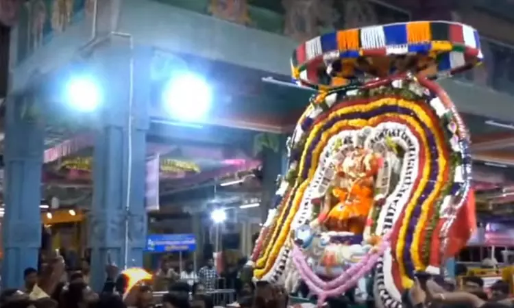 குலசை முத்தாரம்மன் கோவில் தசரா திருவிழா ; சிம்ம வாகனத்தில் அம்மன் வீதி உலா