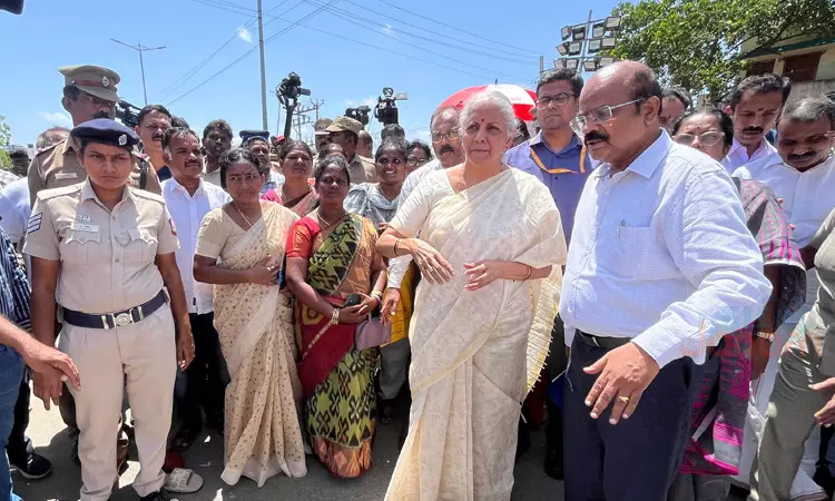 கரூர் கூட்ட நெரிசல் ஏற்பட்ட பகுதியில் நிதி மந்திரி நிர்மலா சீதாராமன் ஆய்வு