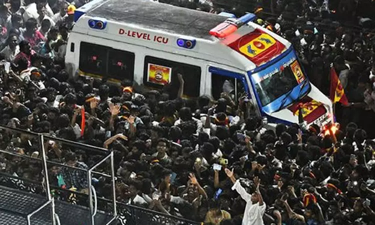 கரூர் சம்பவம் தொடர்பாக 25 பேர் மீது வழக்குப்பதிவு கரூர் சம்பவம் தொடர்பாக 25 பேர் மீது வழக்குப்பதிவு