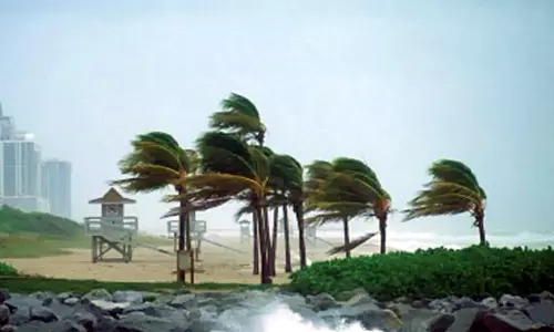 புரட்டாசியில் புரட்டி எடுக்கும் சுழல் காற்று பருவமழையை பாதிக்குமா..? - அச்சத்துடன் விவசாயிகள் புரட்டாசியில் புரட்டி எடுக்கும் சுழல் காற்று பருவமழையை பாதிக்குமா..? - அச்சத்துடன் விவசாயிகள்