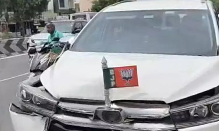 கரூர் சென்ற ஹேமமாலினியின் கார் விபத்து கரூர் சென்ற ஹேமமாலினியின் கார் விபத்து