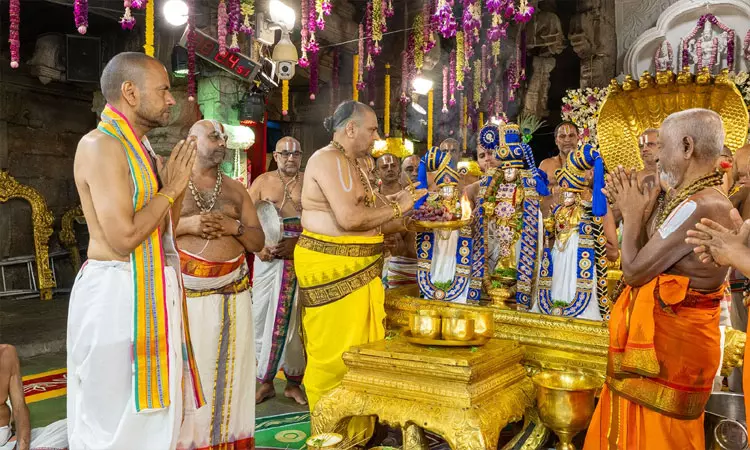 திருப்பதி: பிரம்மோற்சவத்தின் 7ம் நாள்; மலையப்ப சாமிக்கு சிறப்பு திருமஞ்சனம் திருப்பதி: பிரம்மோற்சவத்தின் 7ம் நாள்; மலையப்ப சாமிக்கு சிறப்பு திருமஞ்சனம்