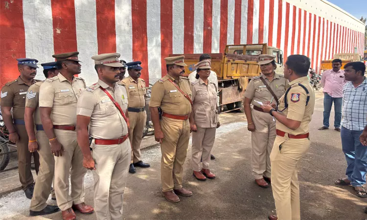 ஆழ்வார்திருநகரி காவல் நிலையத்தில் தூத்துக்குடி எஸ்.பி. ஆய்வு