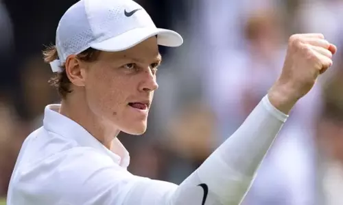 சீன ஓபன் டென்னிஸ்: ஜானிக் சின்னெர் அரையிறுதிக்கு முன்னேற்றம்