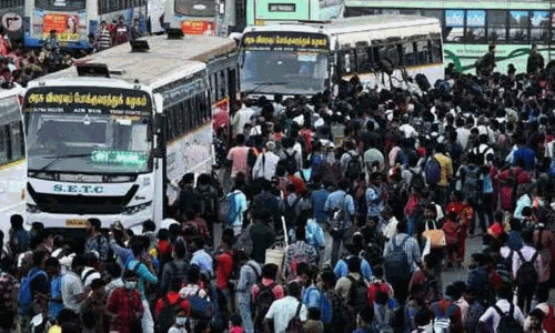 ஆயுதபூஜை விடுமுறை: 4 லட்சம் பேர் சொந்த ஊர் பயணம்