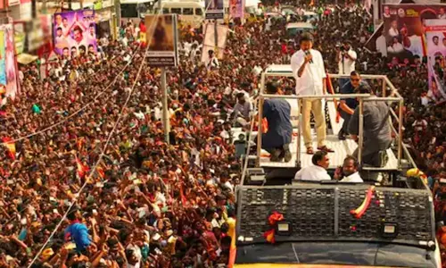 “உங்கள் கட்சித் தலைவரை முதல்-அமைச்சருடன் ஒப்பிட வேண்டாம்..” - தவெக தரப்பிடம் நீதிபதி காட்டம்