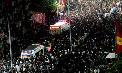 விஜய் பிரசாரத்தின்போது அடிக்கடி ஆம்புலன்ஸ் வந்தது ஏன்? - அரசு தரப்பு விளக்கம்